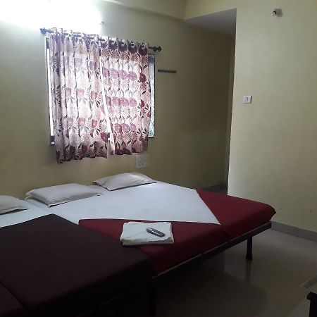 Hotel Gourav Palace Shirdi Esterno foto