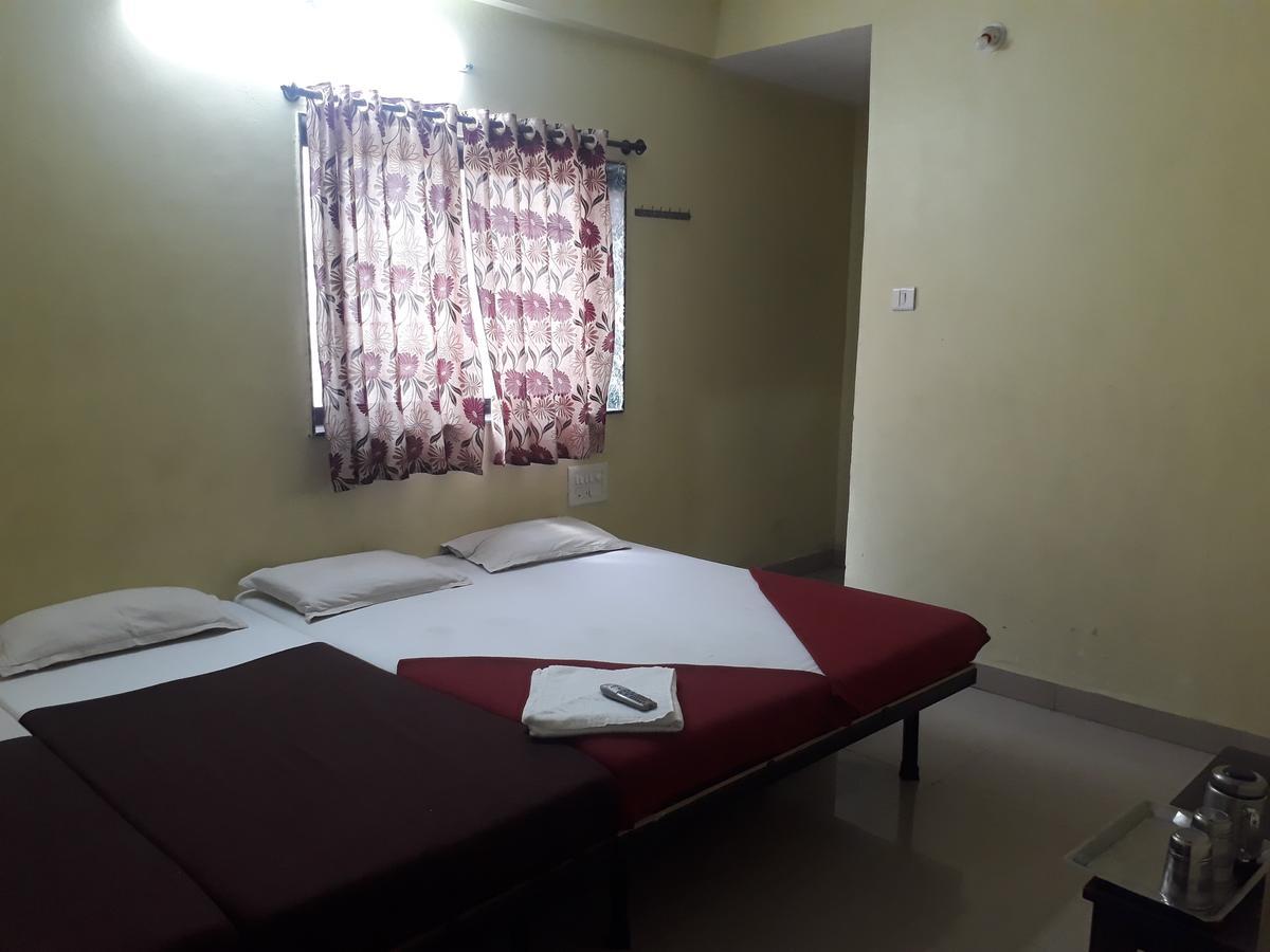 Hotel Gourav Palace Shirdi Esterno foto